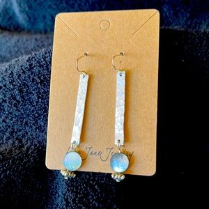 -NWOT Beautiful Liza Jane Dangle Silver Earings